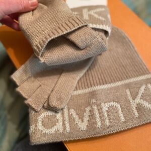 Calvin Klein hat & gloves set new with tags